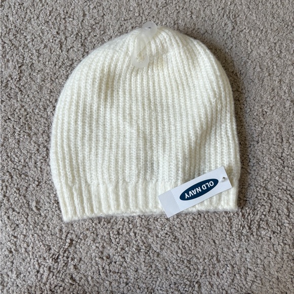 NWT Women’s Old Navy Cream Beanie OSFM - Picture 1 of 3